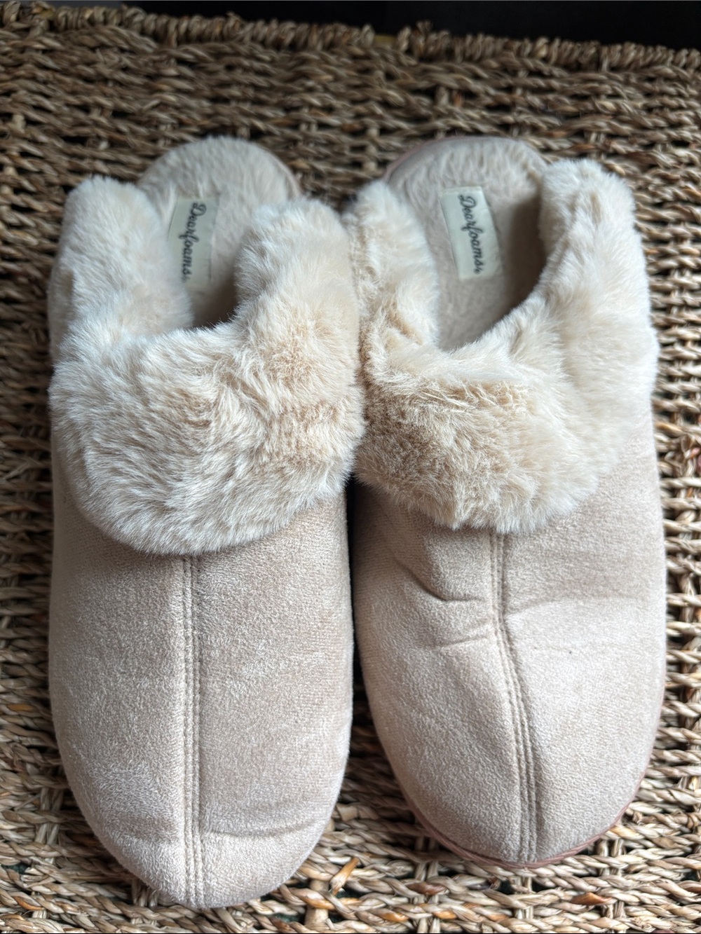 dearfoams Women's Beige Faux-Shearling Slip-On Slippers